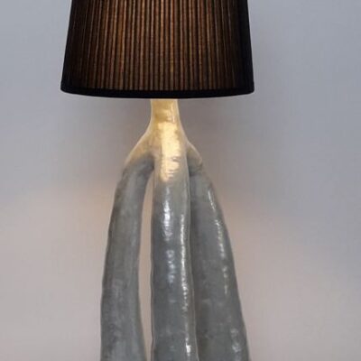 Driepootlamp, 60 cm hoog, keramiek, 2021