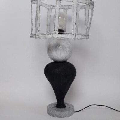 Lamp met lijntjes, 68 cm hoog, keramiek, gips, verf, epoxy, 2022