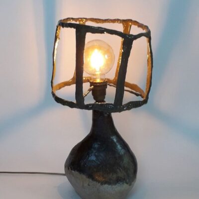 Steengoedlamp, 32 cm hoog, keramiek, gips, verf, epoxy, 2021