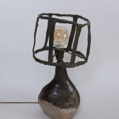 Steengoedlamp, 32 cm hoog, keramiek, gips, verf epoxy, 2021